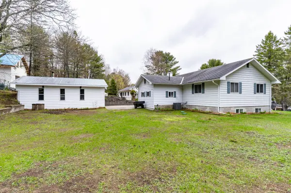 64 Spruce DR, Huntsville, ON P0B 1L0