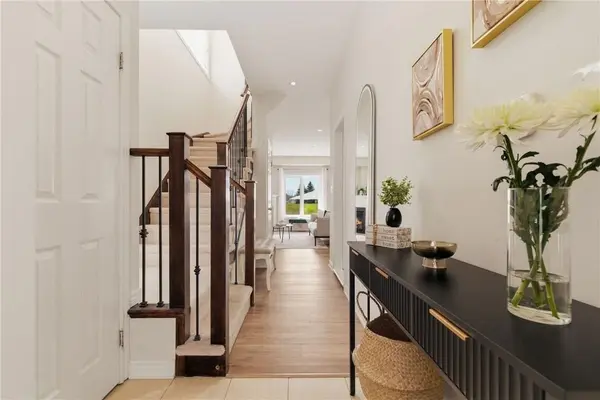 73 Medici LN #5, Hamilton, ON L9B 0H3
