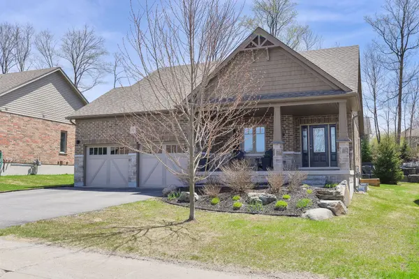 19 Selkirk DR, Huntsville, ON P1H 0C5