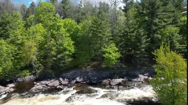 26 Magnet RD, Magnetawan, ON P0A 1P0