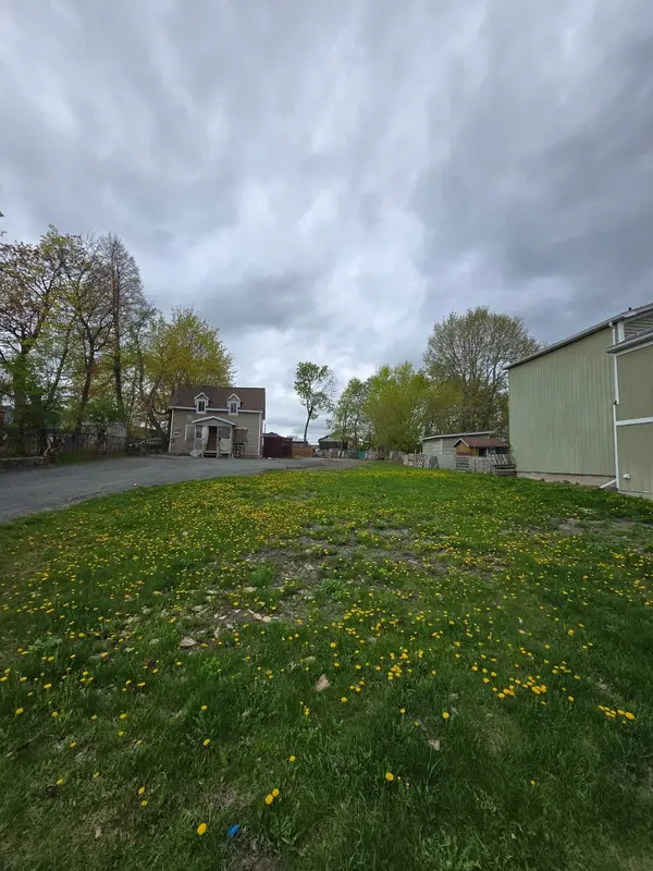 394-406 Regent ST, Hawkesbury, ON K6A 1E9