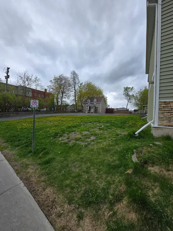 394-406 Regent ST, Hawkesbury, ON K6A 1E9