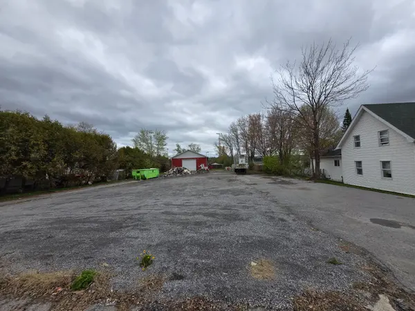 689-697 Main ST E, Hawkesbury, ON K6A 1B3