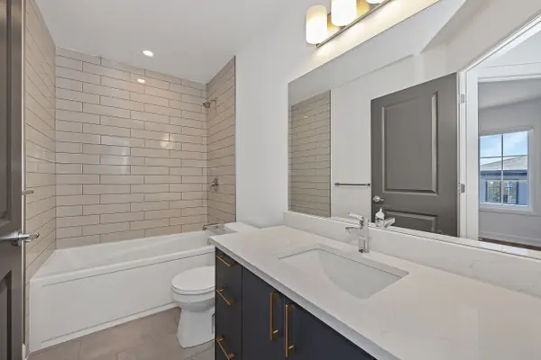 1124 Gabriel ST #303, Orleans - Convent Glen And Area, ON K1C 1K8