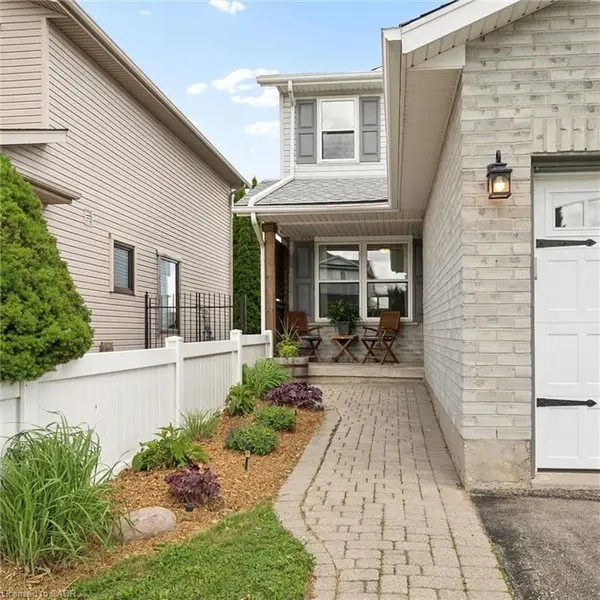 16 White Sands CT, Kitchener, ON N2E 3S4