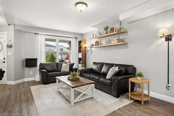 16 White Sands CT, Kitchener, ON N2E 3S4