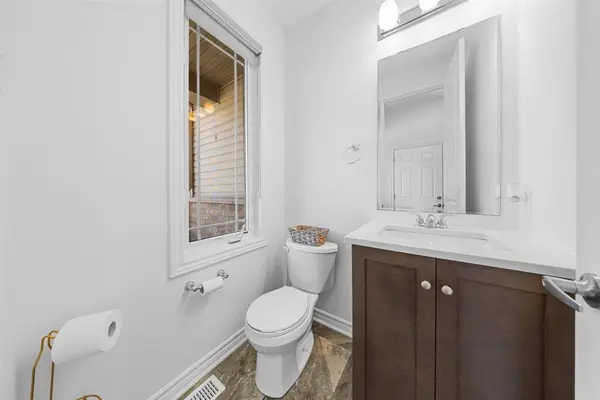 446 Meadowbreeze DR, Kanata, ON K2M 0L1
