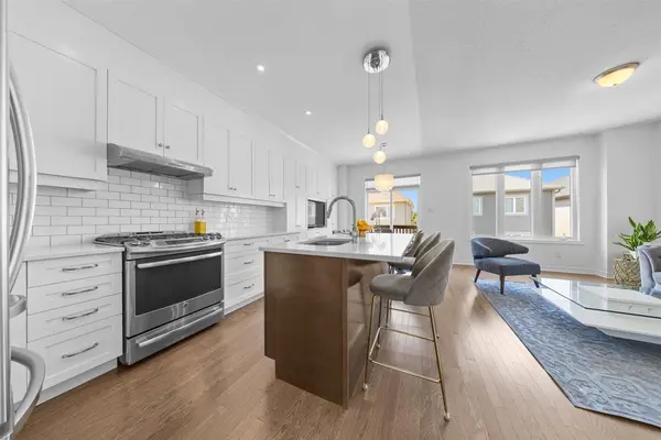 446 Meadowbreeze DR, Kanata, ON K2M 0L1