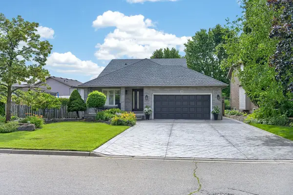 51 Cabriolet CRES, Hamilton, ON L9K 1K5