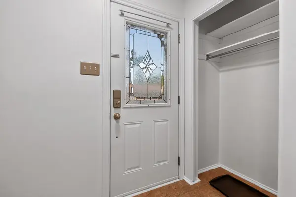283 McElroy DR, Kanata, ON K2L 1Y3