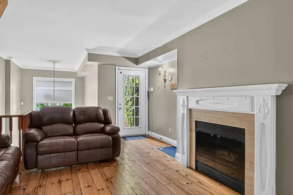98 William ST, Kingston, ON K7L 2C5