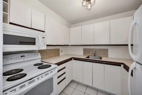 475 Laurier AVE W #1804, Ottawa Centre, ON K1R 7X1