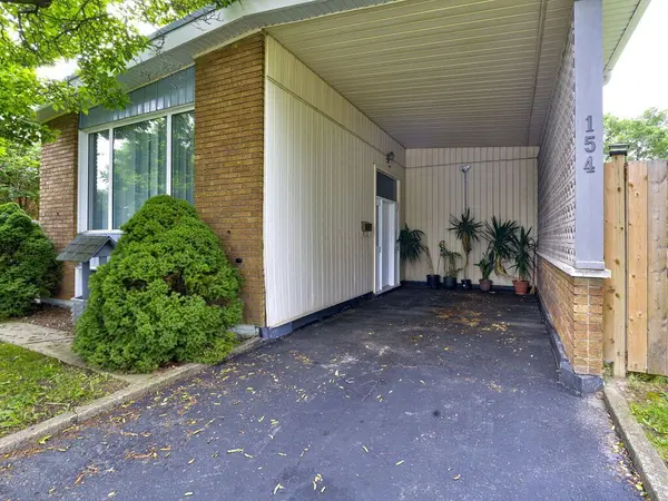 154 Luscombe ST, Hamilton, ON L9A 2K3