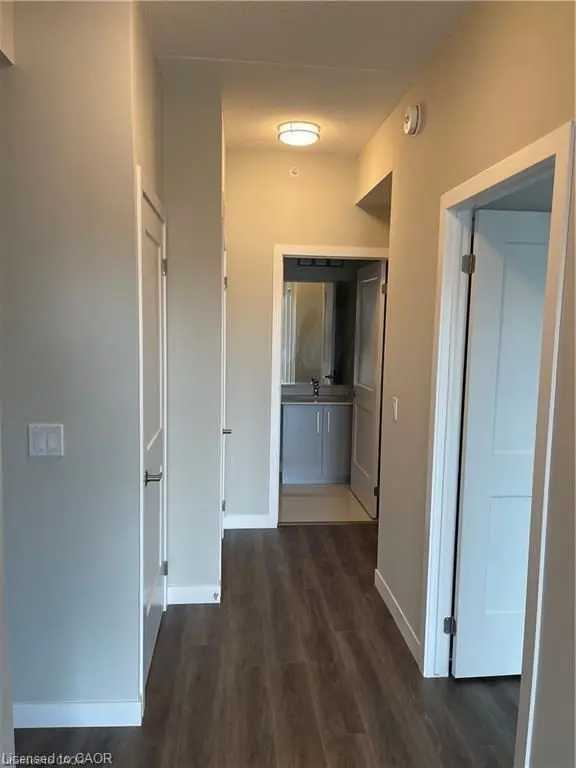 15 QUEEN ST S #1501, Hamilton, ON L8P 3R6