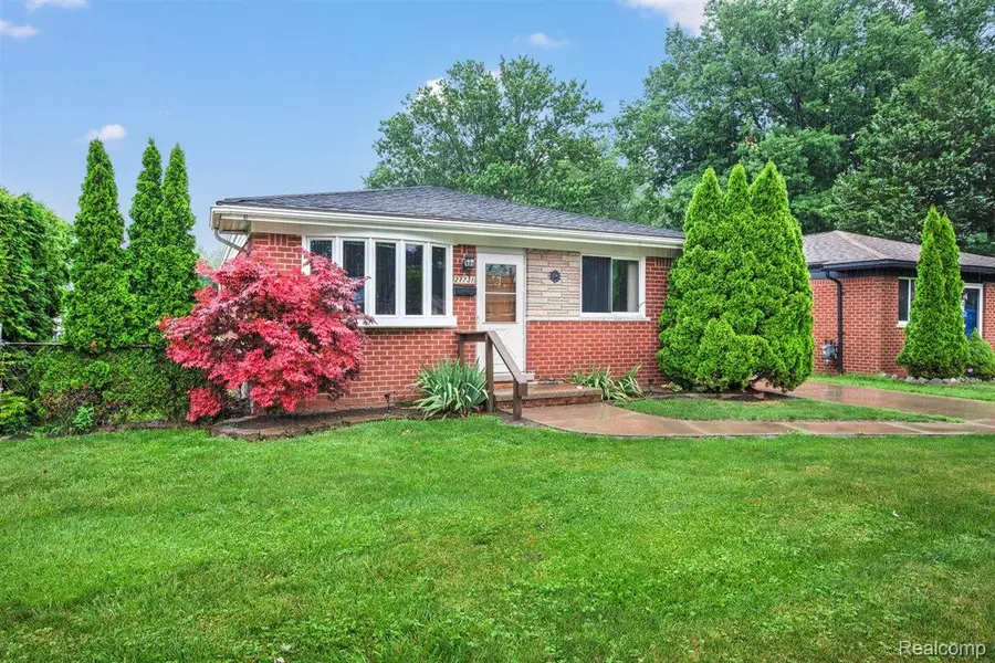 21731 Raymond ST, St. Clair Shores, MI 48082
