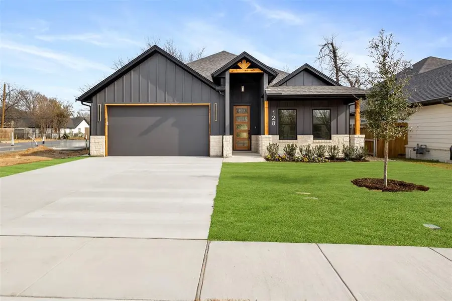 128 Cottonwood Street, Fort Worth, TX 76111