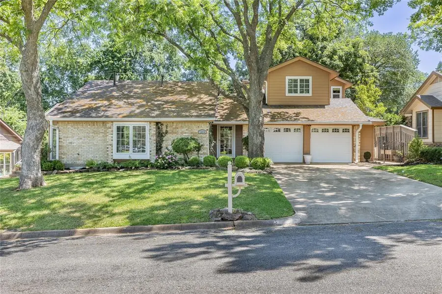 1814 Oak Creek Drive, Sherman, TX 75092