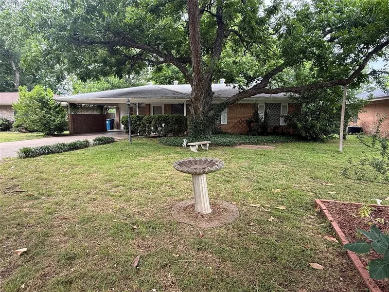 2402 W 5th Avenue, Corsicana, TX 75110