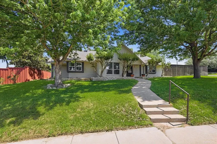 2625 Ramblewood Drive, Carrollton, TX 75006