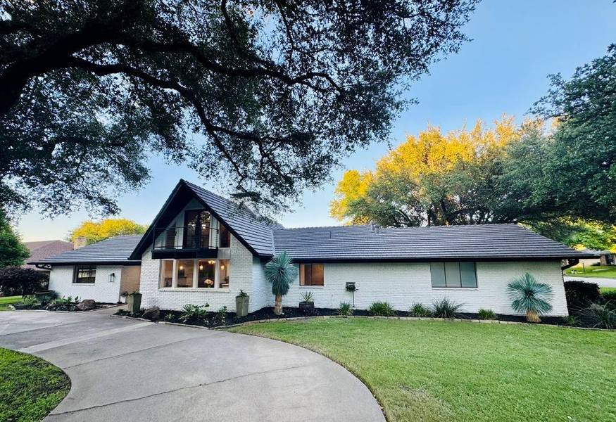 4213 Winding Way, Benbrook, TX 76126