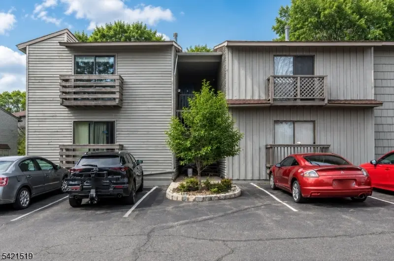 1002 Spruce Hills Dr, Glen Gardner Boro, NJ 08826