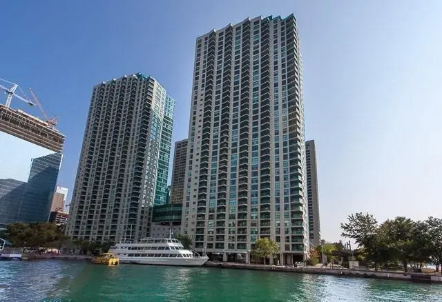 77 Harbour SQ #504, Toronto C01, ON M5J 2S2