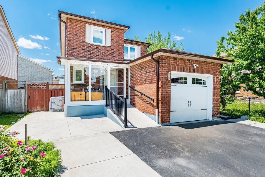 6 Stalbridge AVE, Brampton, ON L6Y 4H1
