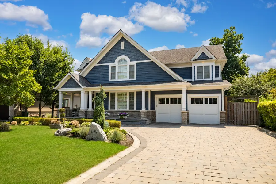 1182 Streambank DR, Mississauga, ON L5H 1W8