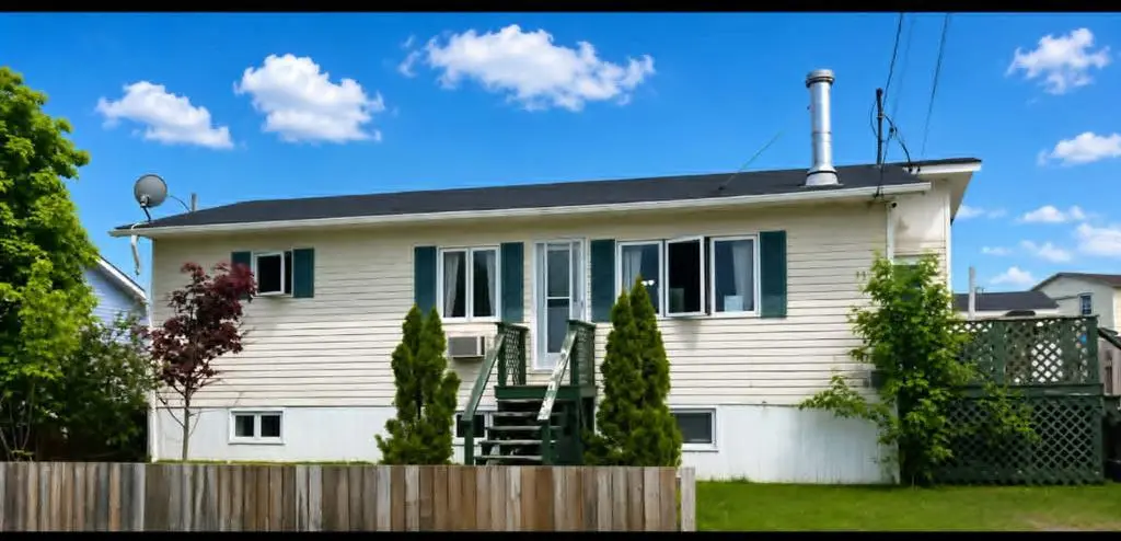 11 Country Road, Grand Falls-windsor, NL A2B 1C4