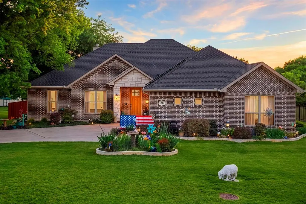 909 Summer Hill Lane, Red Oak, TX 75154