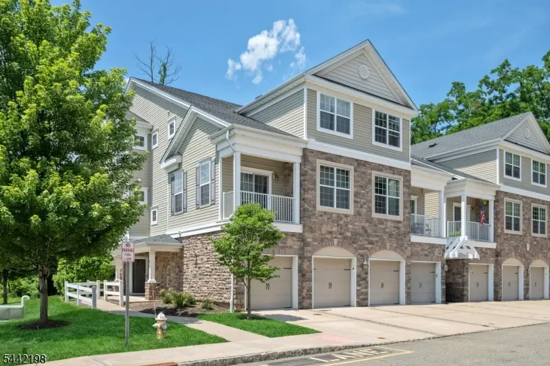 101 Birch Ct, Hanover Twp., NJ 07927
