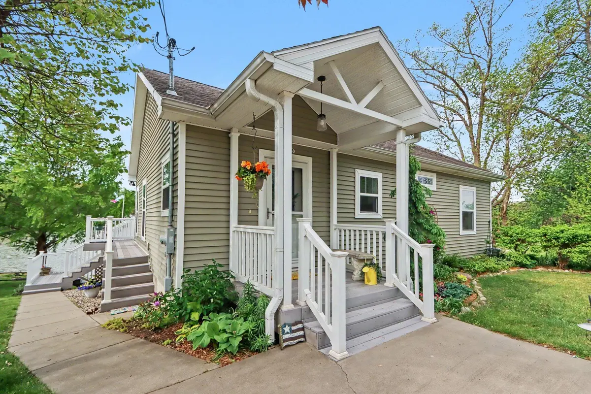 51509 Summit ST, Paw Paw Twp, MI 49079