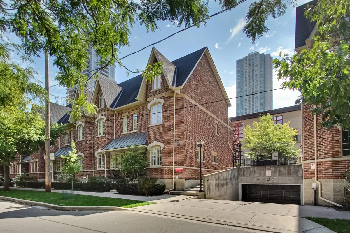 21 Earl ST #L1, Toronto C08, ON M4Y 3C8
