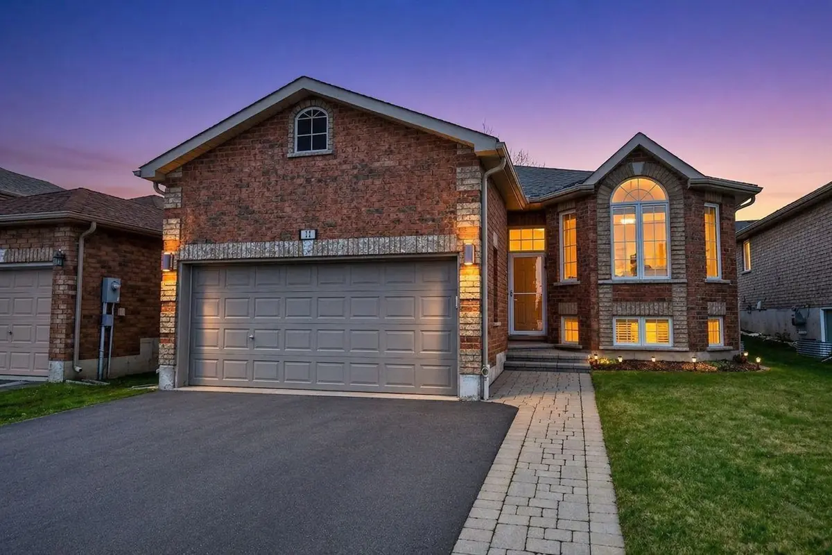 12 White CRES, Barrie, ON L4N 7M1