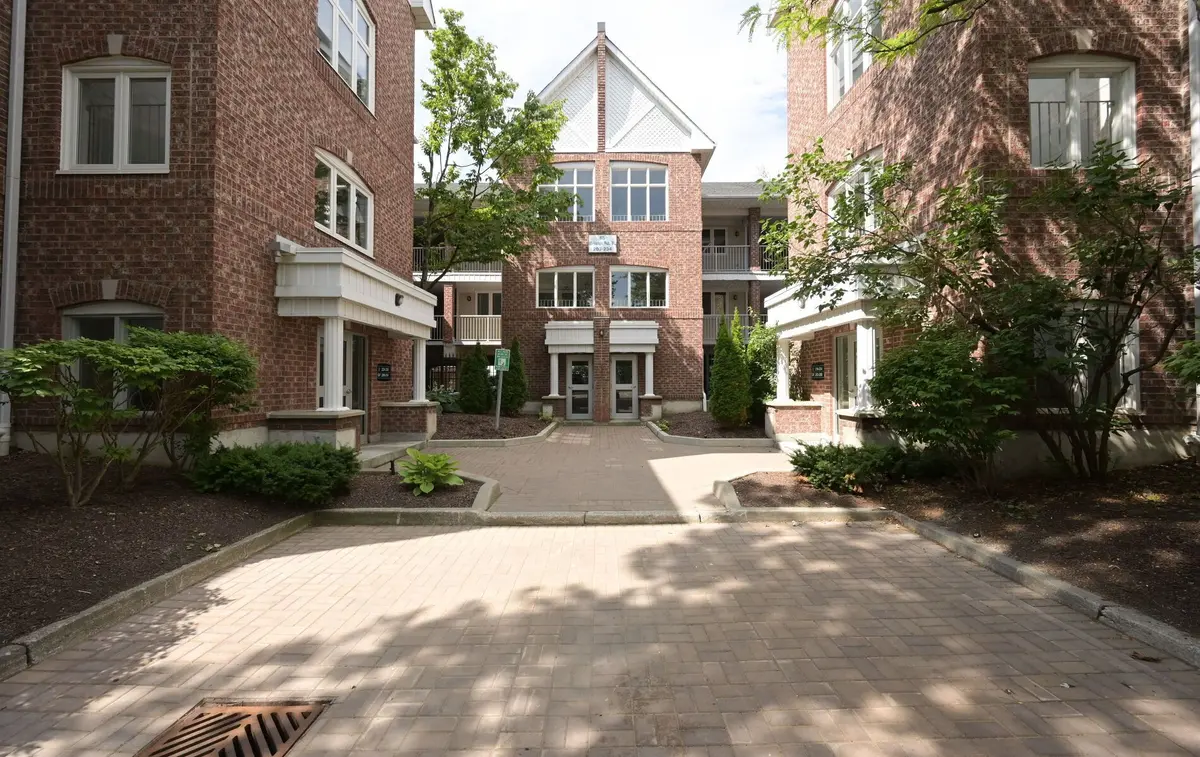 65 Bristol RD E #223, Mississauga, ON L4Z 3P1