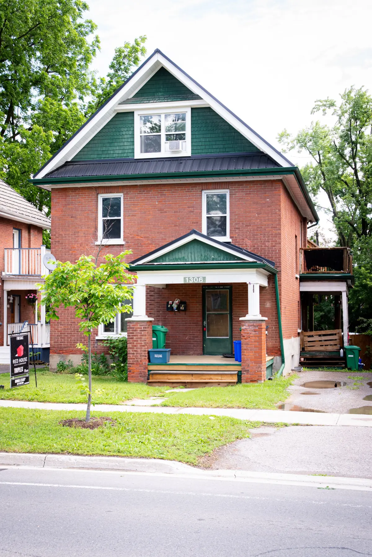 1306 Monaghan RD, Peterborough, ON K9J 5M1