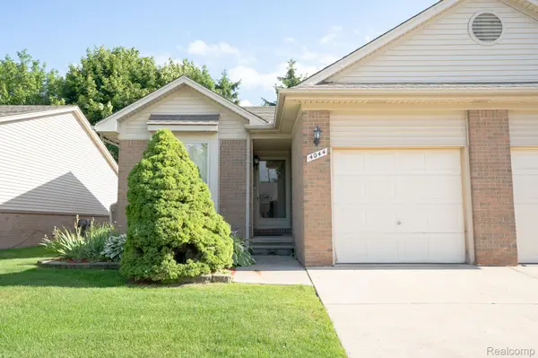 4044 Heatherwood CT, Warren, MI 48092