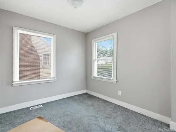 9586 Mansfield ST, Detroit, MI 48227