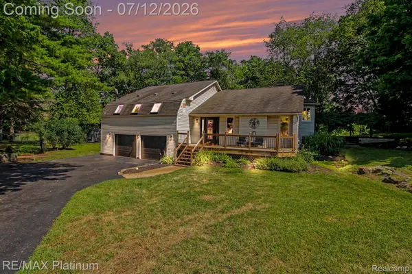 6317 Kevin DR, Hamburg Township, MI 48116