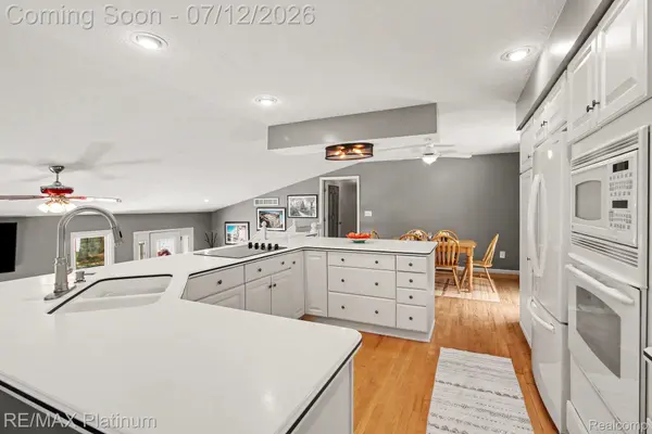 6317 Kevin DR, Hamburg Township, MI 48116