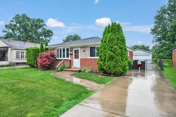 21731 Raymond ST, St. Clair Shores, MI 48082