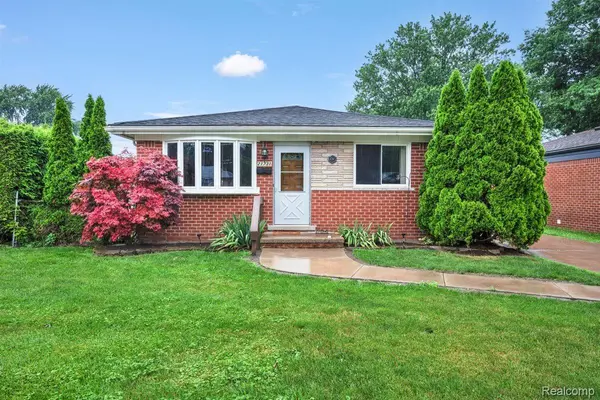 21731 Raymond ST, St. Clair Shores, MI 48082