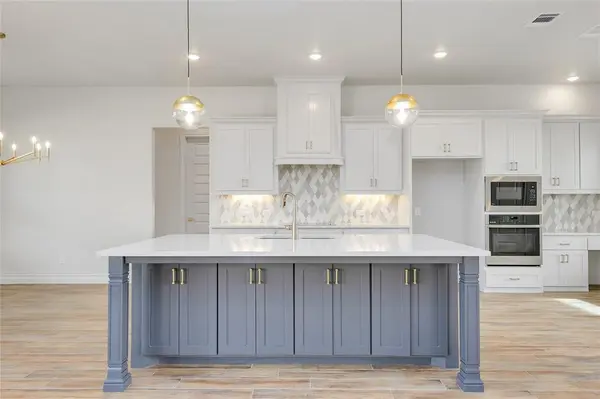 412 COLLUM View, Azle, TX 76020