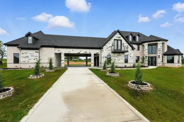 5005 Glenoaks Court, Weatherford, TX 76088