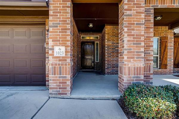 1023 Saint Andrews Drive, Burleson, TX 76028