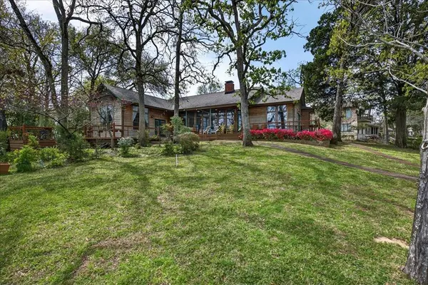 125 Lark Drive, Enchanted Oaks, TX 75156