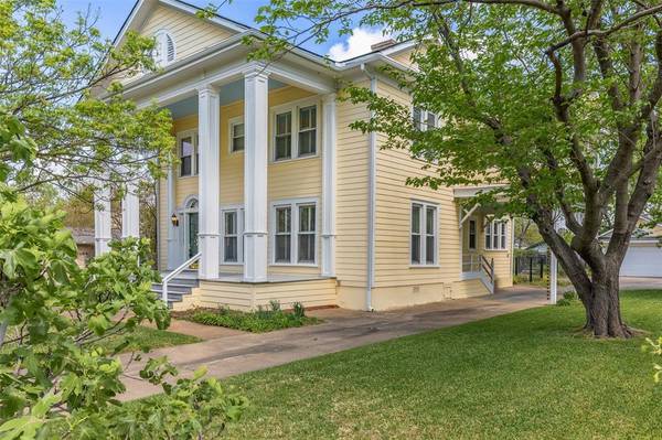 1017 N Woods Street, Sherman, TX 75092