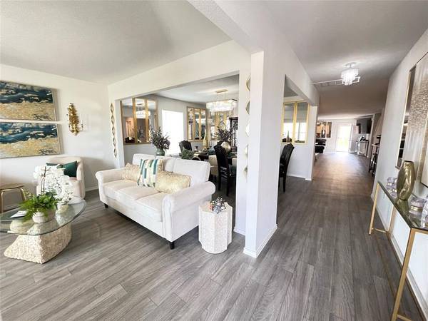 408 Parker Oaks Drive, Chandler, TX 75758