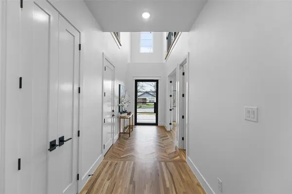 2619 Emmett Street, Dallas, TX 75211