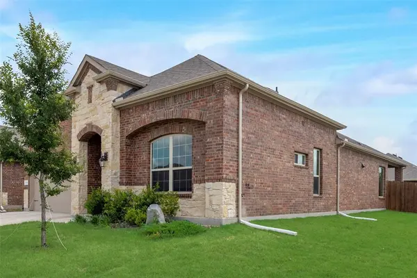 11104 Canyon Mine Drive, Aubrey, TX 76227